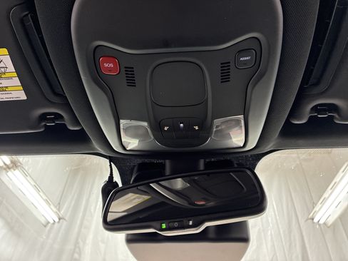 Used 2021 Jeep Renegade Latitude AWD/4WD image 19