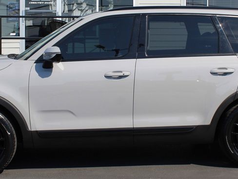 Used 2022 Kia Telluride SX w/ SX Prestige Package image 3