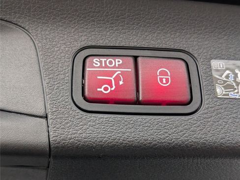 Used 2025 Mercedes-Benz GLS 450 4MATIC image 15