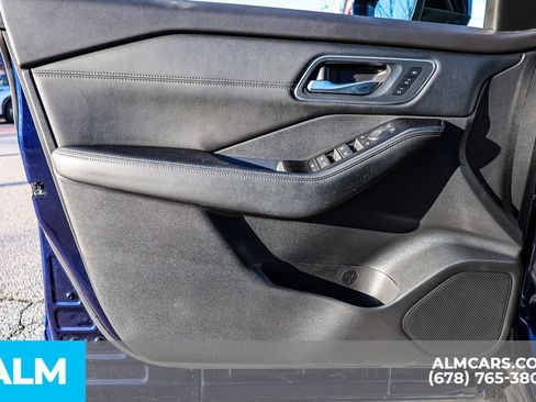 Used 2025 Nissan Rogue Platinum FWD image 46
