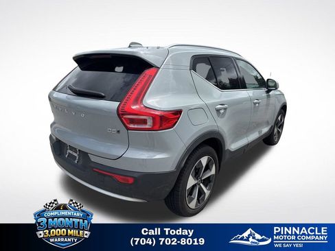 Used 2024 Volvo XC40 B5 Plus AWD/4WD image 4