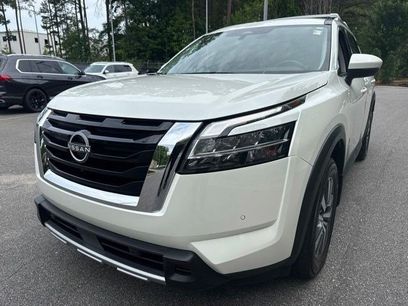Used 2023 Nissan Pathfinder SL