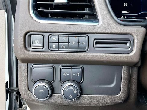 Used 2022 Chevrolet Tahoe LT w/ Luxury Package RWD image 36
