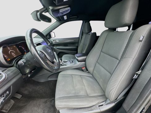 Used 2019 Jeep Grand Cherokee Laredo image 13