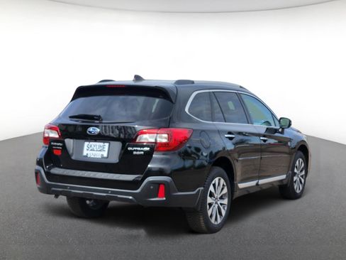 Used 2018 Subaru Outback 3.6R Touring AWD/4WD image 2