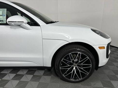 Certified 2025 Porsche Macan image 11