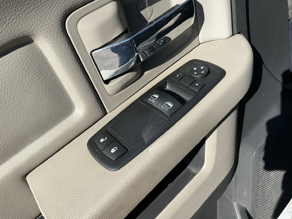 Used 2011 RAM 1500 Classic SLT w/ Remote Start & Security Group AWD/4WD image 11