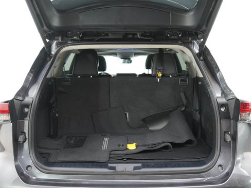 Used 2024 Toyota Highlander Limited AWD/4WD image 17
