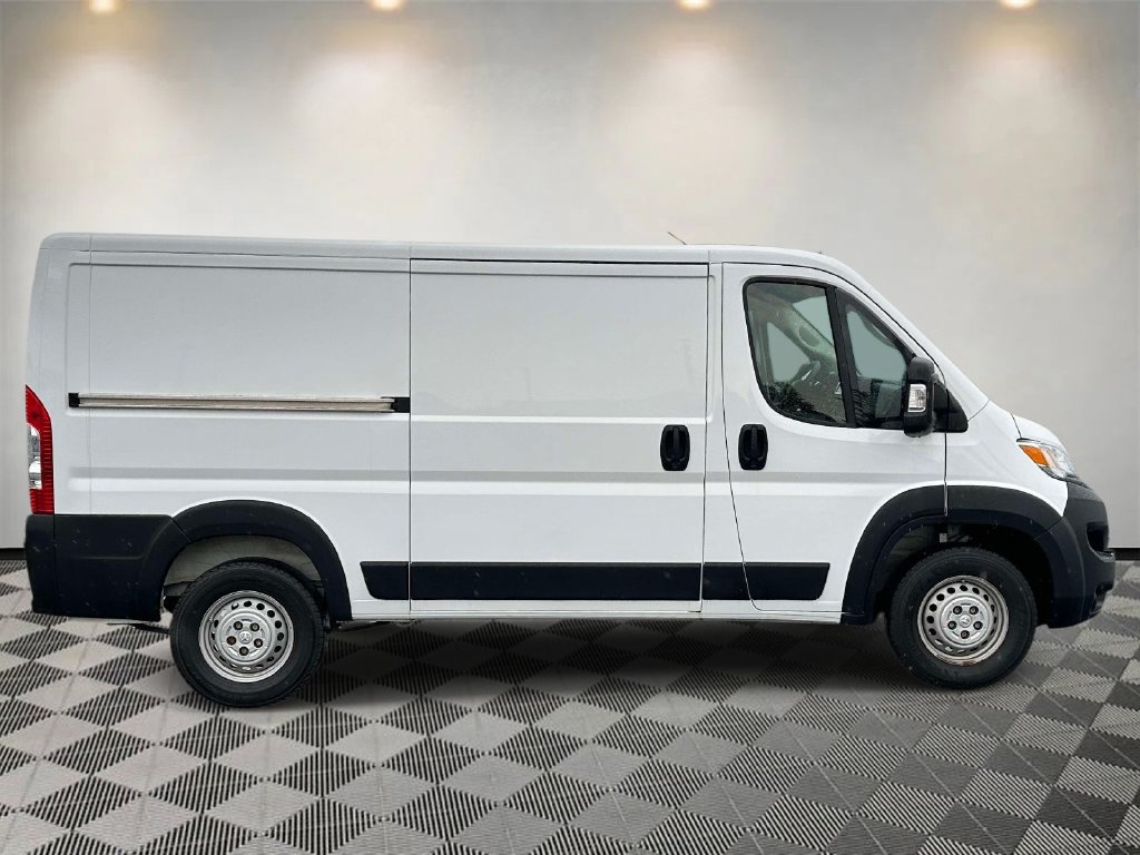 Used 2025 RAM ProMaster 2500 w/ Convenience Group FWD image 2