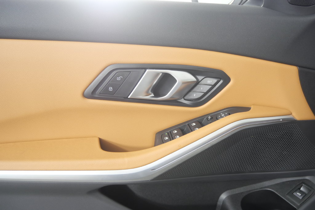 Certified 2025 BMW 330i Sedan RWD image 9