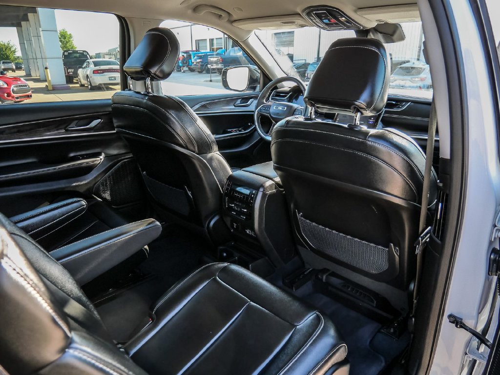 Used 2023 Jeep Grand Cherokee L Limited AWD/4WD image 24