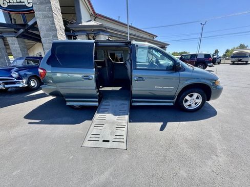 Used 2006 Dodge Grand Caravan SXT w/ Leather Interior Group FWD image 5