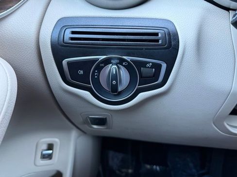 Used 2022 Mercedes-Benz GLC 300 4MATIC image 32