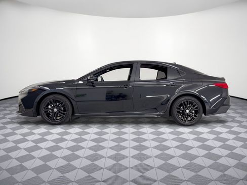 Used 2025 Toyota Camry SE w/ Convenience Package FWD image 2