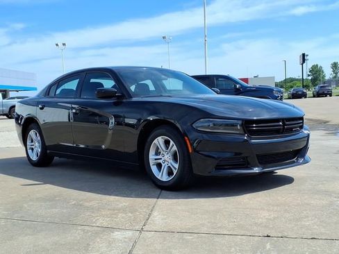 Used 2023 Dodge Charger SXT RWD image 3