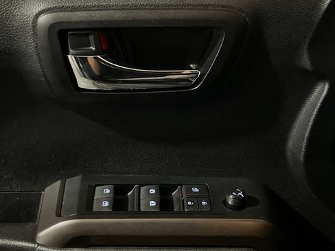 Used 2021 Toyota Tacoma TRD Sport w/ Technology Package AWD/4WD image 13