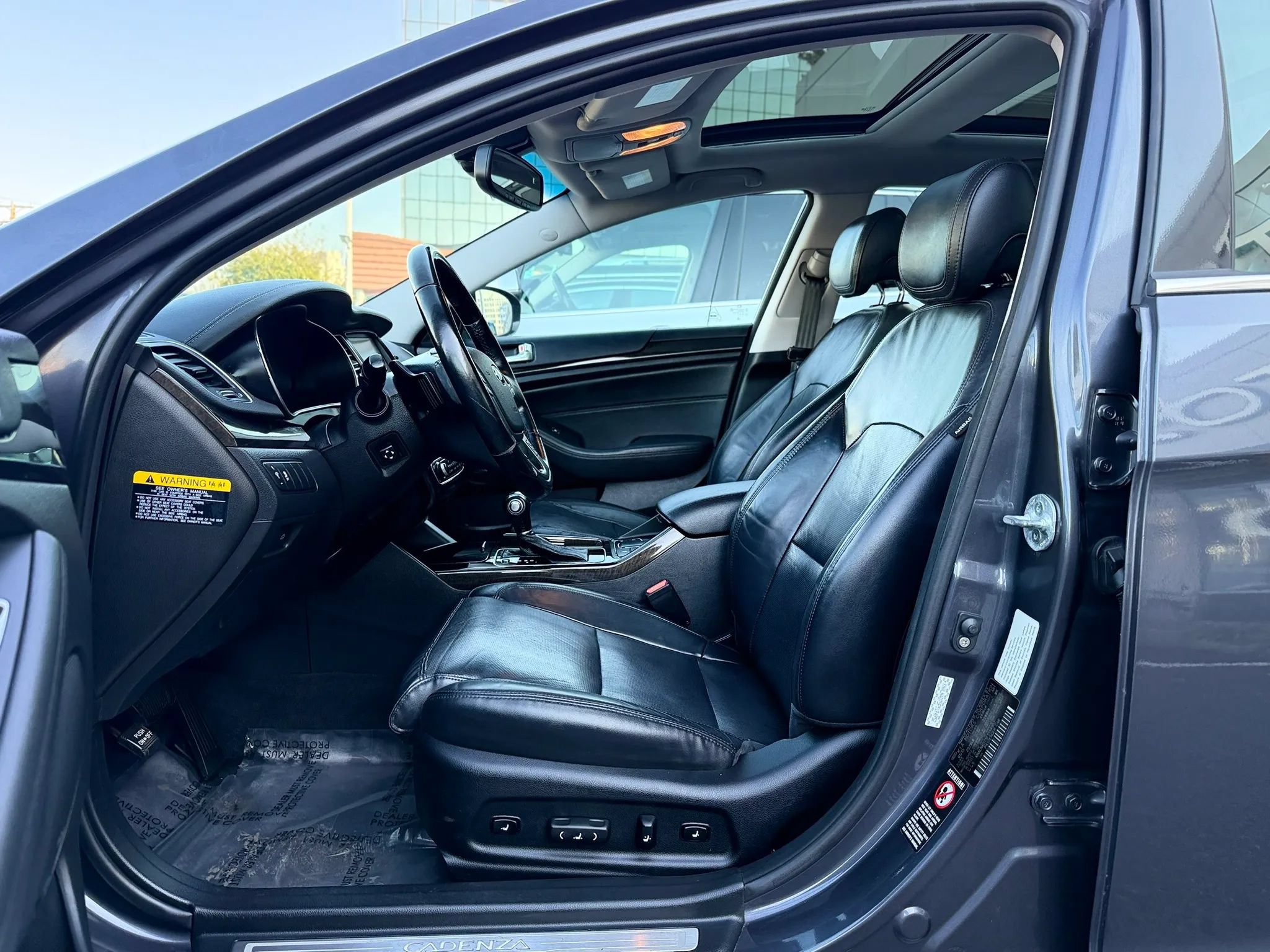 Used 2015 Kia Cadenza Premium w/ Luxury Package FWD image 10