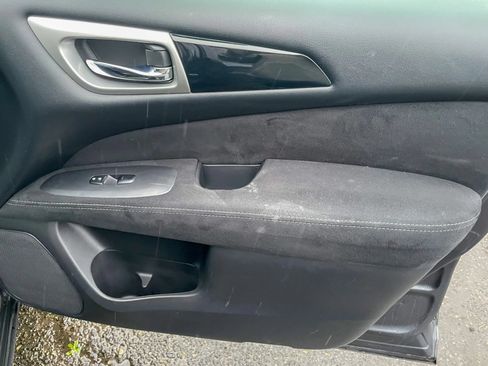 Used 2014 Nissan Pathfinder S FWD image 34