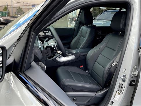 New 2026 Mercedes-Benz GLS 450 4MATIC image 9