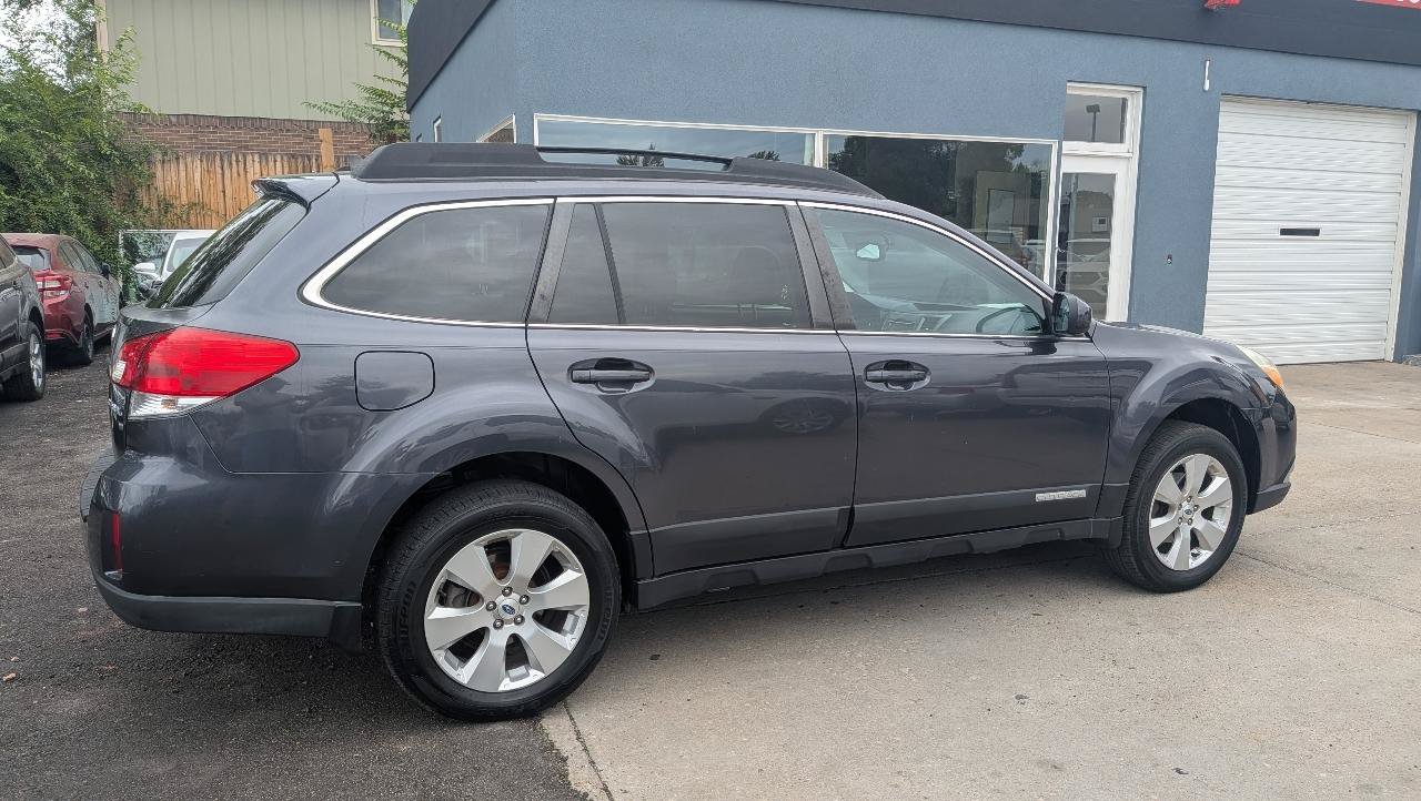 Used 2011 Subaru Outback 2.5i Limited AWD/4WD image 4