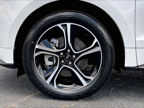 Used 2022 Ford Edge ST image 9