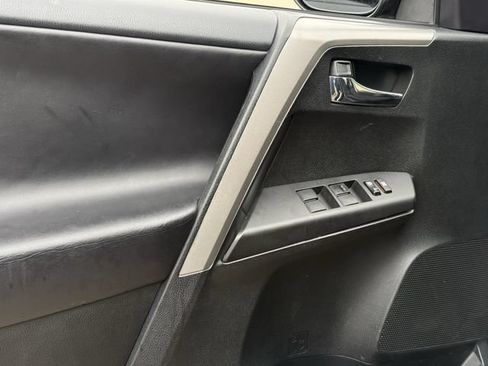 Used 2018 Toyota RAV4 XLE AWD/4WD image 24