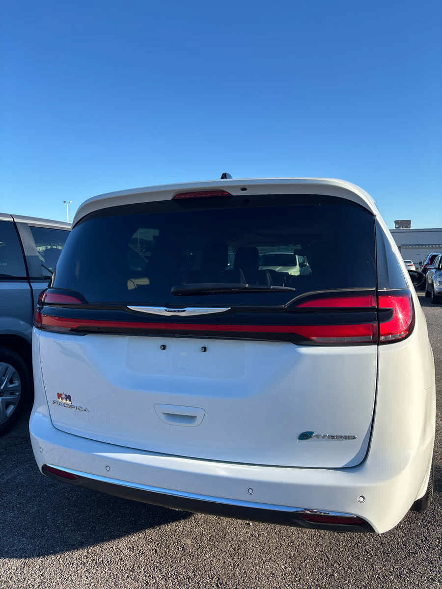 Used 2023 Chrysler Pacifica Limited FWD image 20