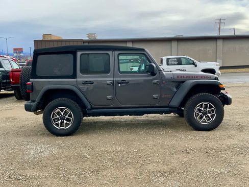 Used 2024 Jeep Wrangler Unlimited Rubicon w/ Convenience Group image 6