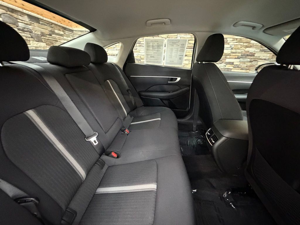Used 2025 Hyundai Sonata SEL FWD image 30