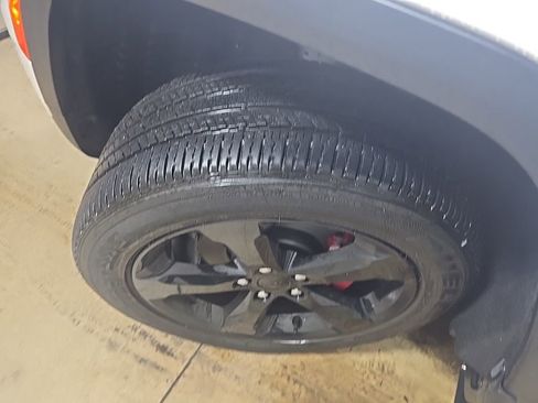 Used 2023 Jeep Grand Cherokee Laredo image 17