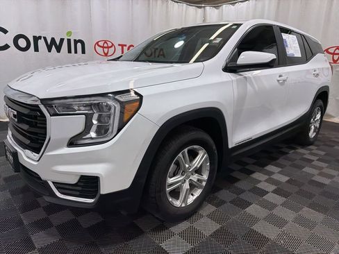 Used 2024 GMC Terrain SLE image 3