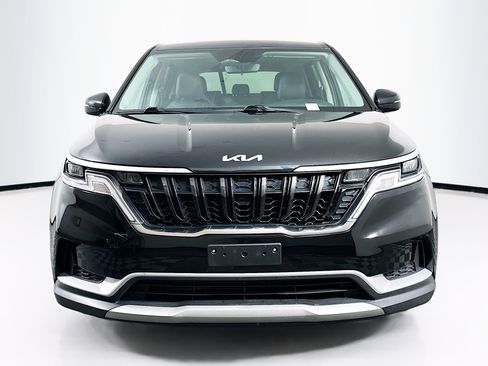 Used 2024 Kia Carnival LX image 2