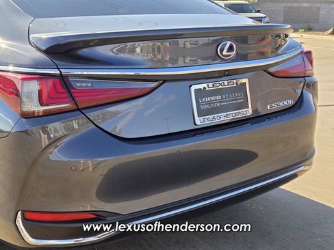 Certified 2022 Lexus ES 300h w/ Accessory Package FWD image 6