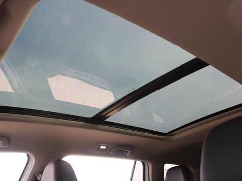 Certified 2025 Volkswagen Atlas Peak Edition SE AWD/4WD image 19