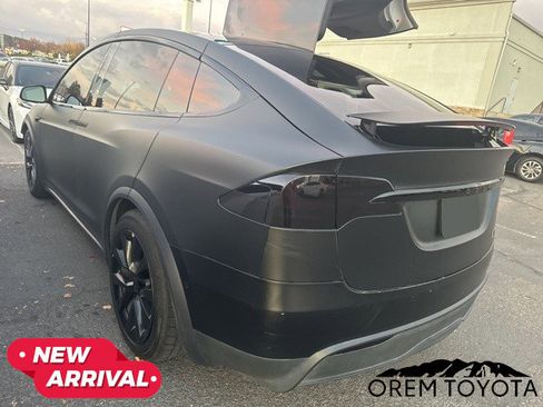 Used 2022 Tesla Model X Plaid image 2