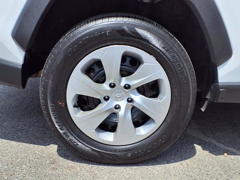 Certified 2022 Toyota RAV4 LE AWD/4WD image 7