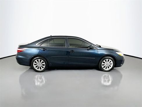 Used 2016 Toyota Camry XLE image 8