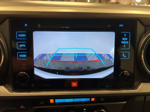 Used 2018 Toyota Tacoma Limited image 19