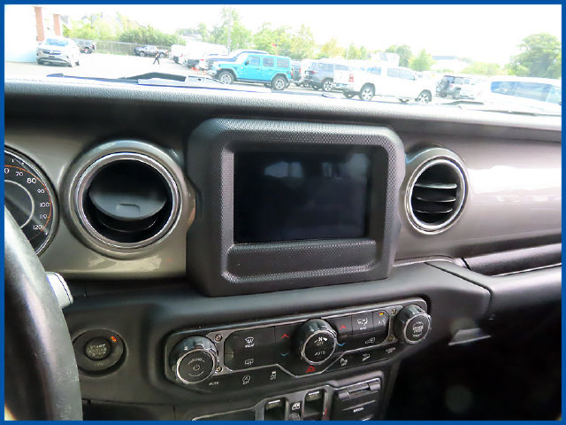 Used 2019 Jeep Wrangler Unlimited Sahara w/ Safety Group AWD/4WD image 17