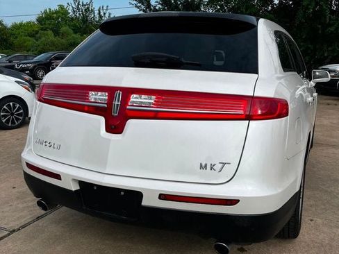 Used 2019 Lincoln MKT AWD image 7