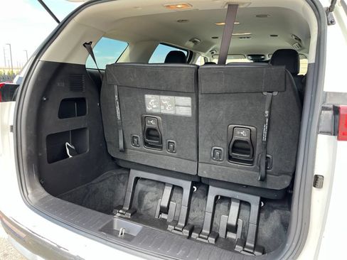 Used 2024 Kia Carnival LX FWD image 9