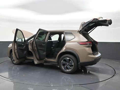 Used 2025 Nissan Rogue SV FWD image 31