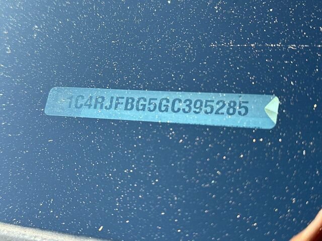 Used 2016 Jeep Grand Cherokee Limited w/ Trailer Tow Group IV AWD/4WD image 36