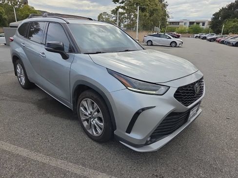 Used 2021 Toyota Highlander XSE FWD image 7