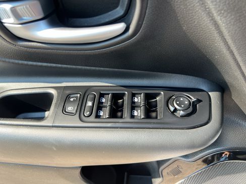 Used 2020 Jeep Renegade Altitude AWD/4WD image 31