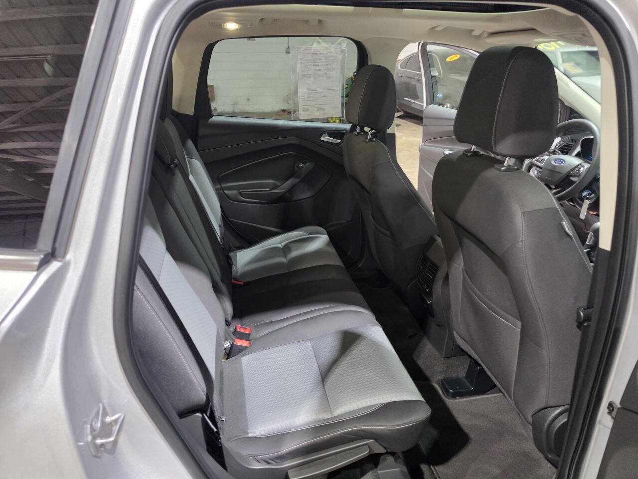 Used 2017 Ford Escape SE w/ Equipment Group 201A AWD/4WD image 29