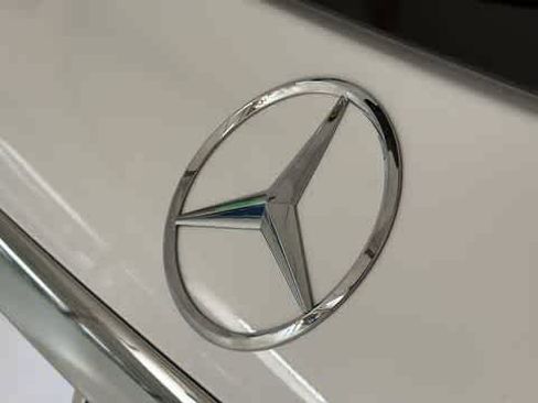 Used 2024 Mercedes-Benz GLS 580 4MATIC image 9