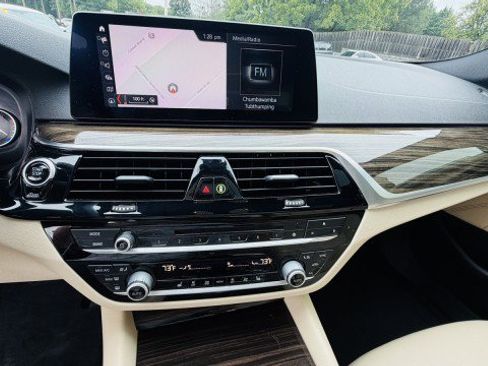 Used 2019 BMW 530i w/ Convenience Package RWD image 13