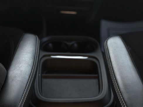 Used 2023 Chrysler Pacifica Touring image 24