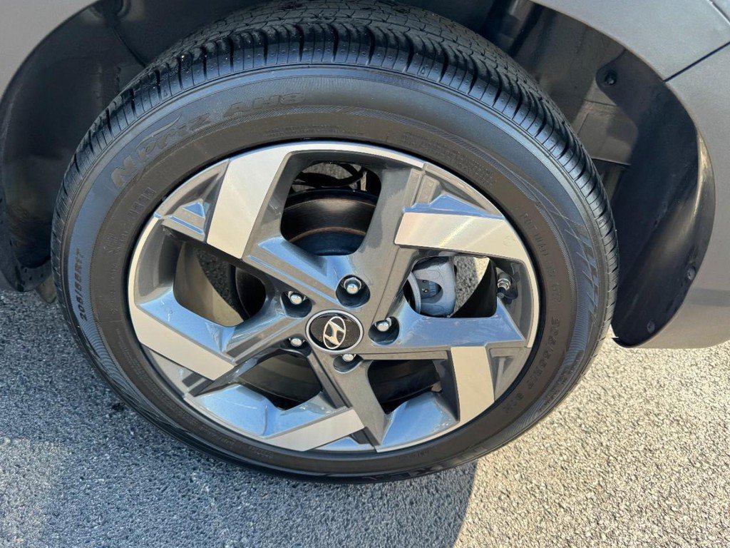 Certified 2025 Hyundai Venue SEL FWD image 7